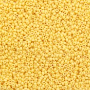 Miyuki rocailles kralen 15/0 - Duracoat opaque banana yellow 15-4452